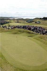 Golf fashion offered by Glenmuir is fashionable and stylish.