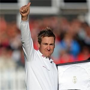Poulter wins Singapore title by one shot