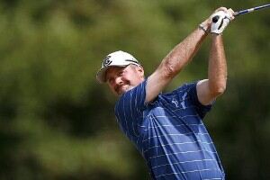 Lost football bet forces Jerry Kelly to wear absurd golf apparel