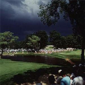 Glenmuir MacWet gloves could be an ideal addition to any set of rainproof golf apparel