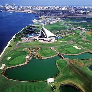 Tennis star takes to the golf course for caddy debut