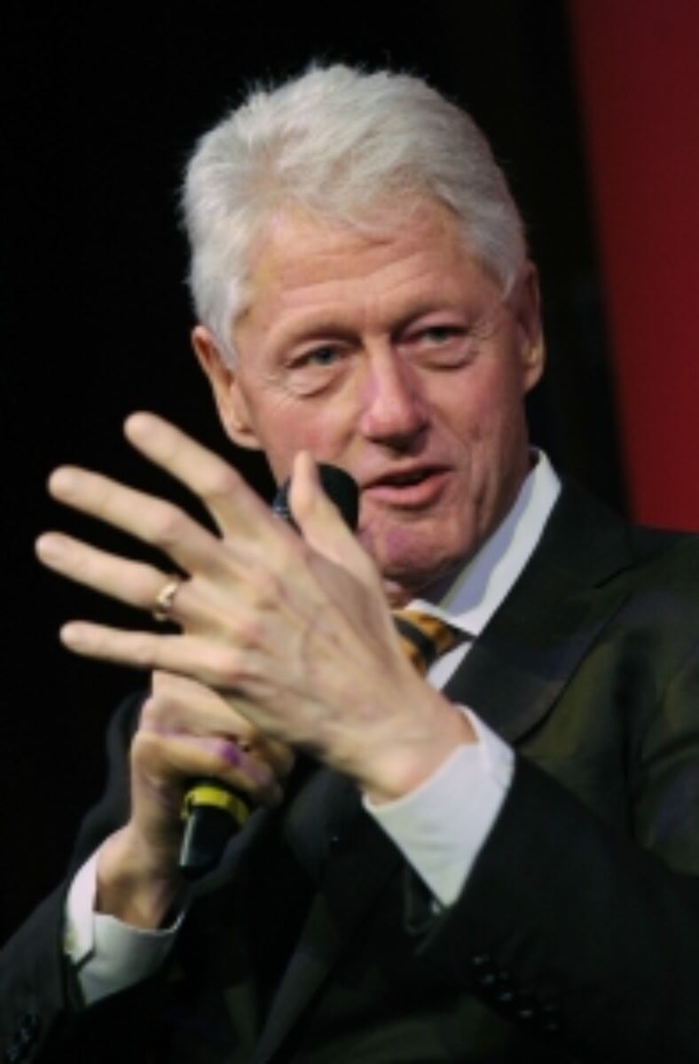 Clinton to pull on golf clothing