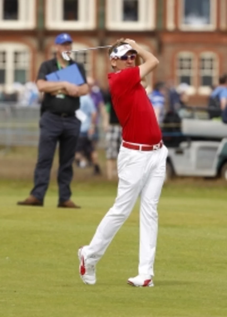 Poulter takes six mins to get ready