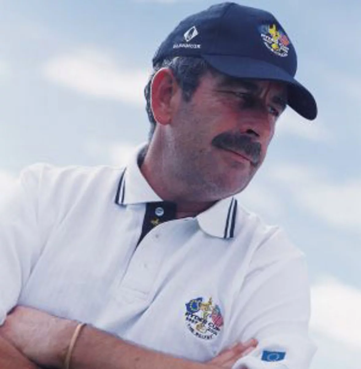 Sam Torrance Re-Signs with Glenmuir