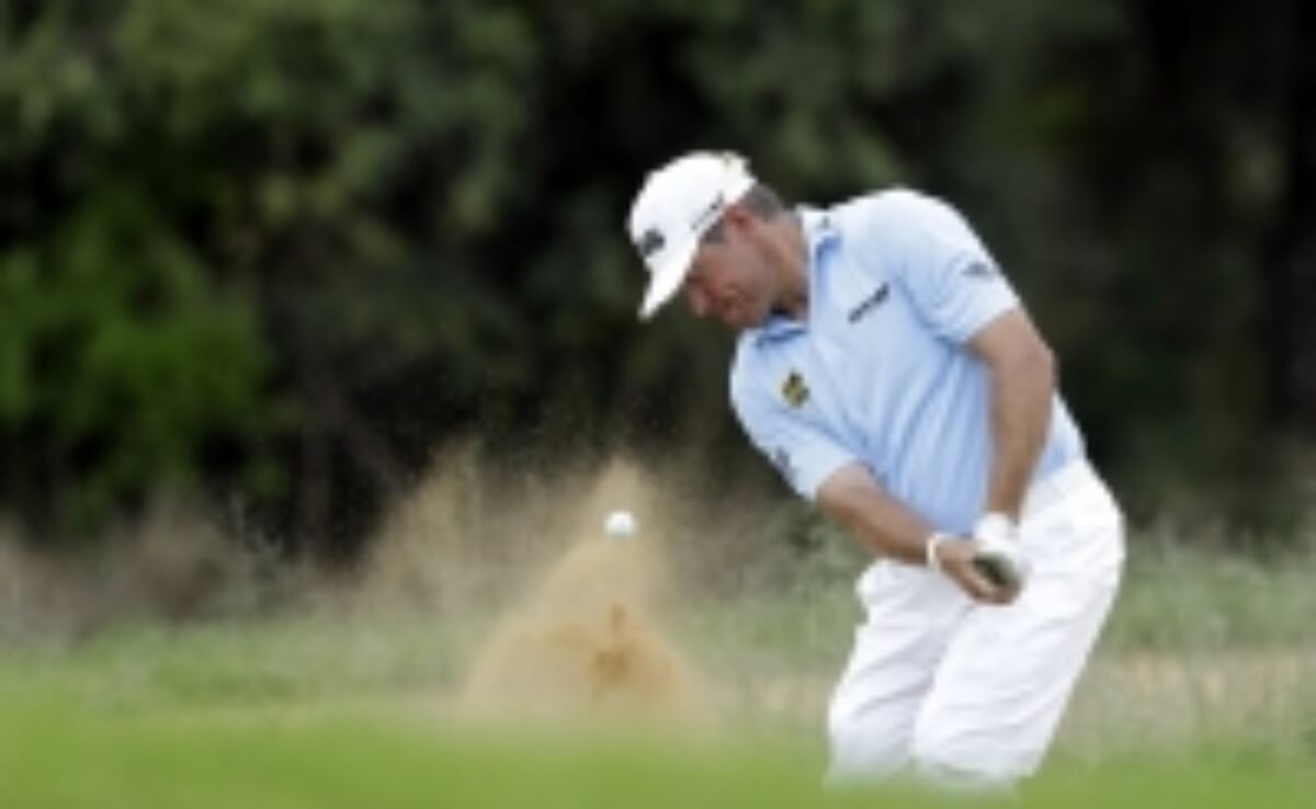 Westwood lands second Thailand title