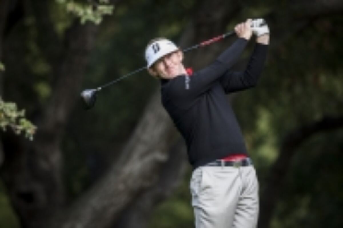 White golf trousers are on trend