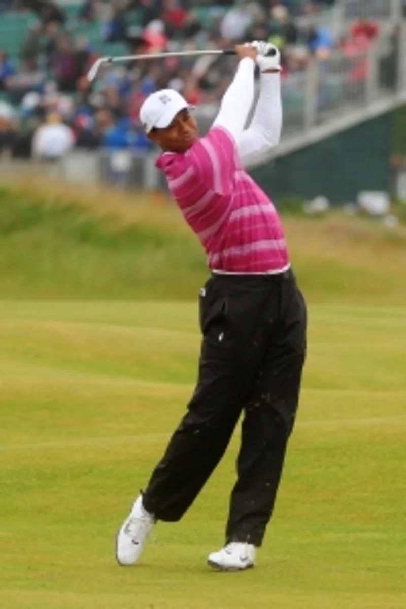 Woods loses number one world ranking