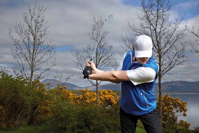 MENS WATER REPELLENT ZIP NECK PERFORMANCE SLEEVELESS WINDSHIRT >