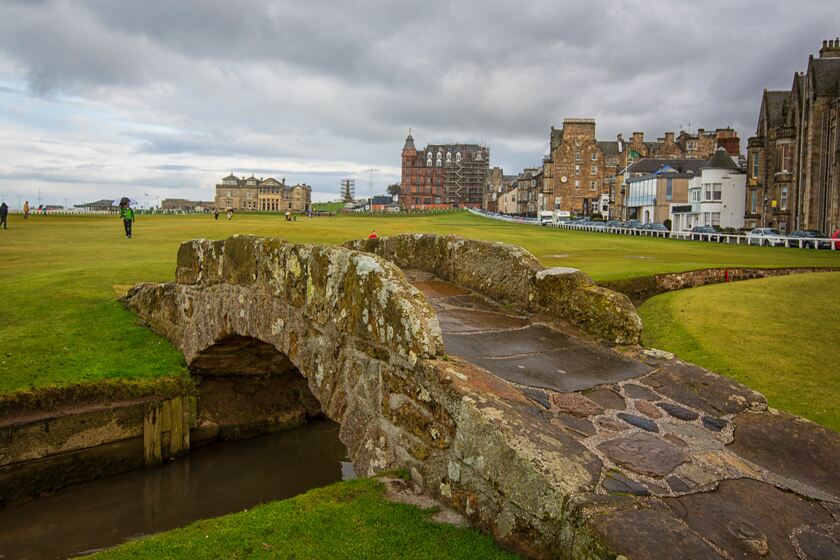 Getting around St Andrews Old course