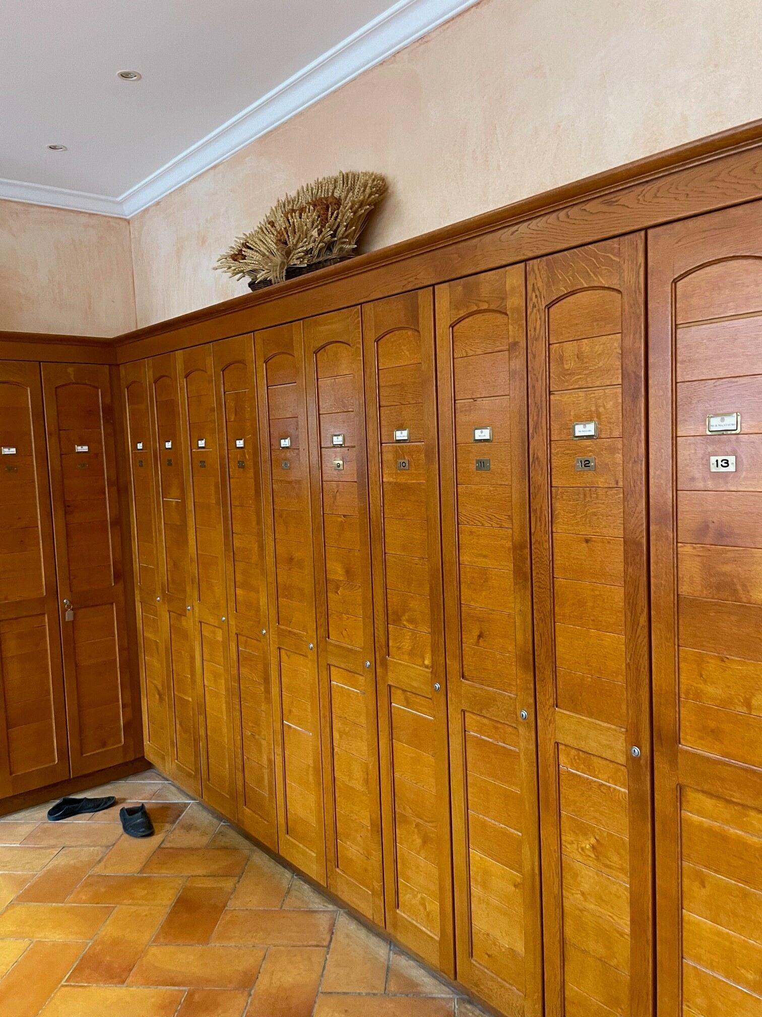 Golf locker rooms - no frills