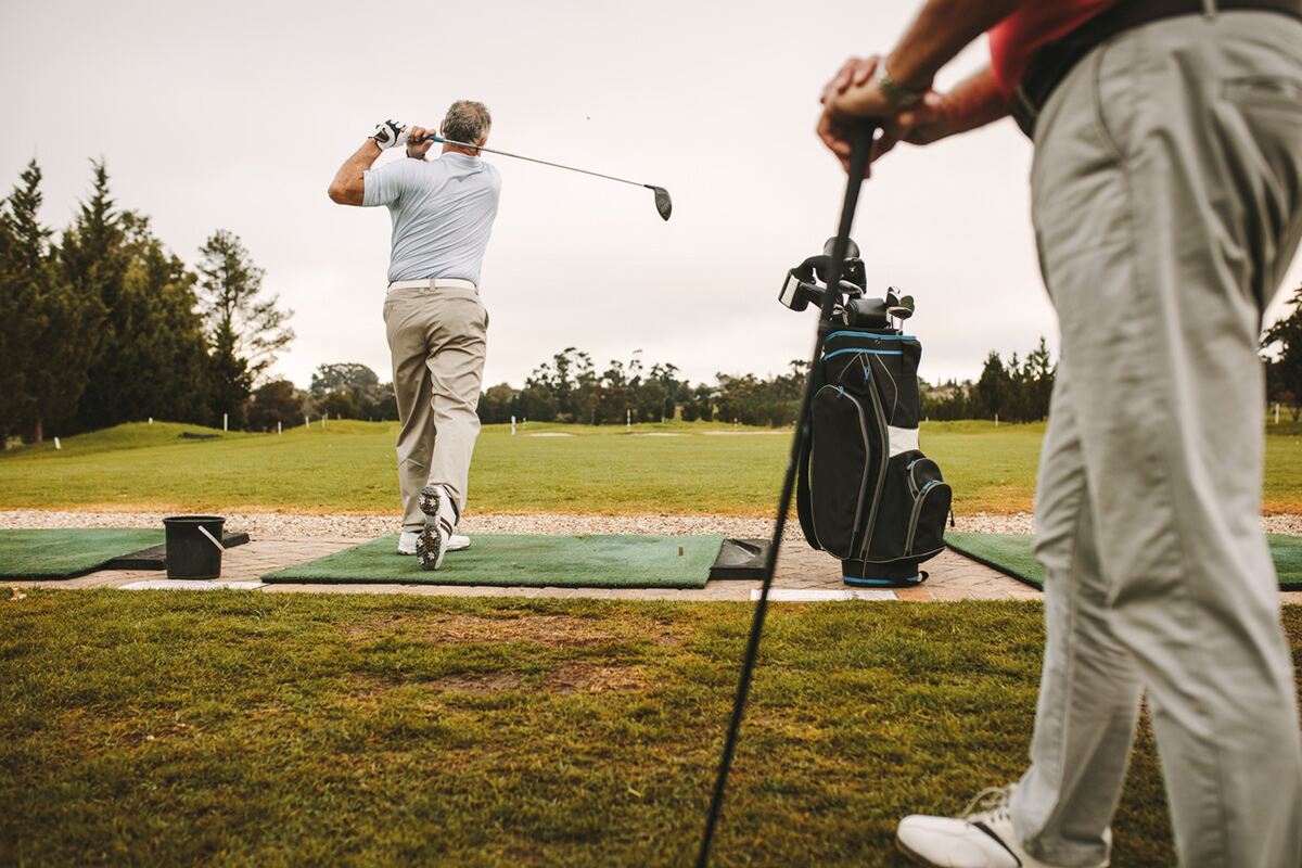 What should I wear to play golf with my boss?